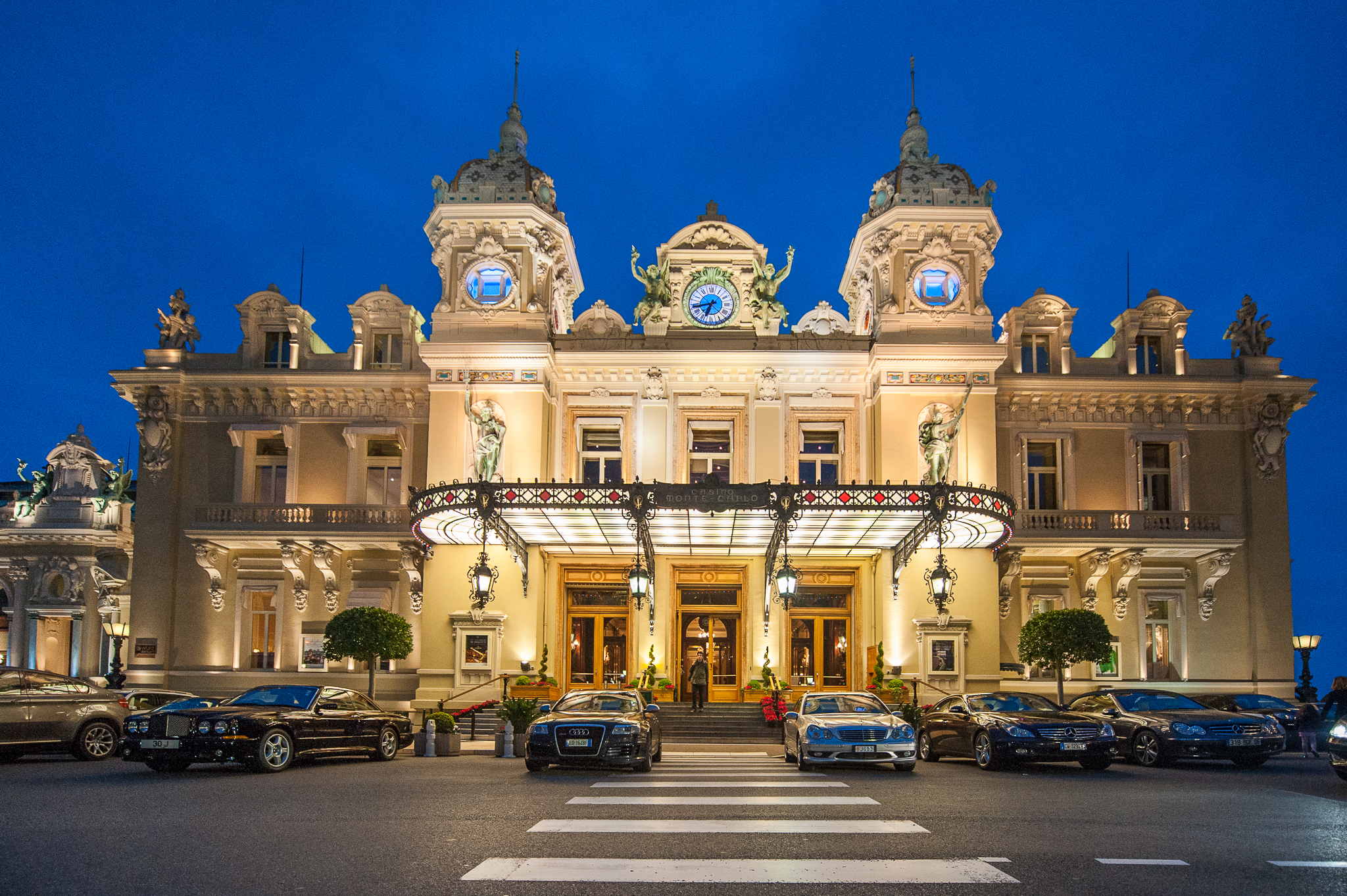 Eleganssia ja perinteitä: Monte Carlon kasino ja hotelli