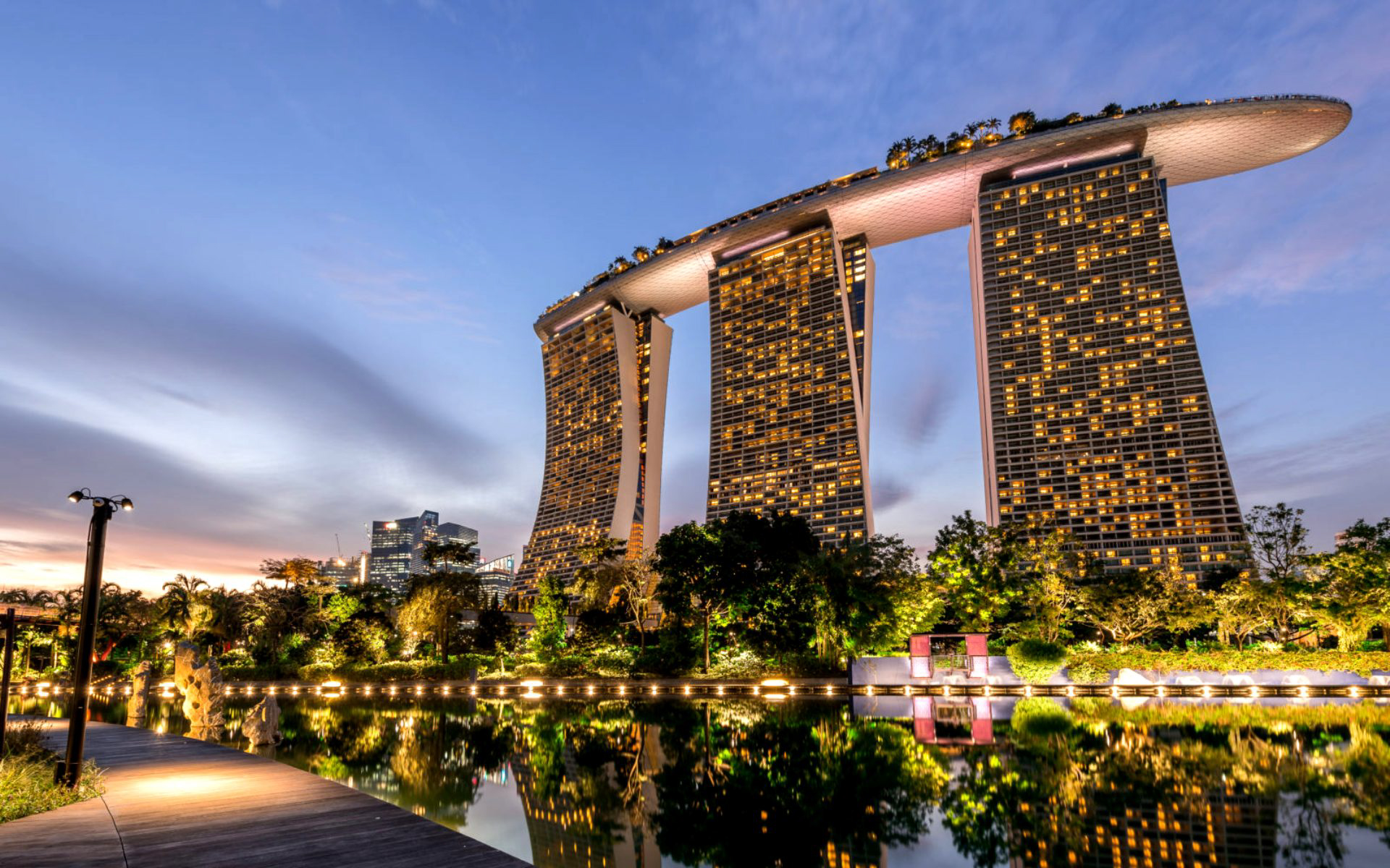 Arkkitehtoninen ihme ja ylellisyys yhdistettynä: Marina Bay Sands Singapore